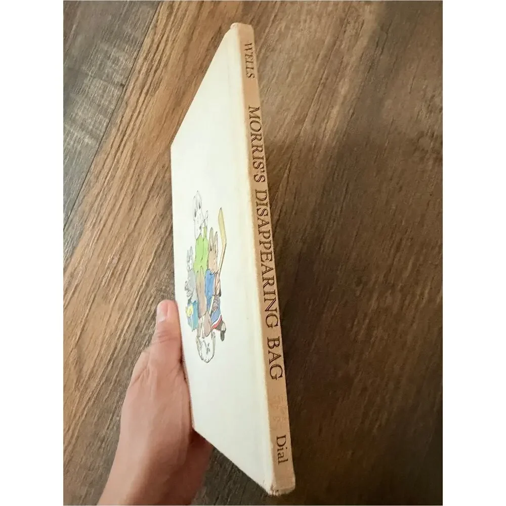 Morris’s Disappearing Bag | A Christmas Story by Rosemary Wells | Vintage book